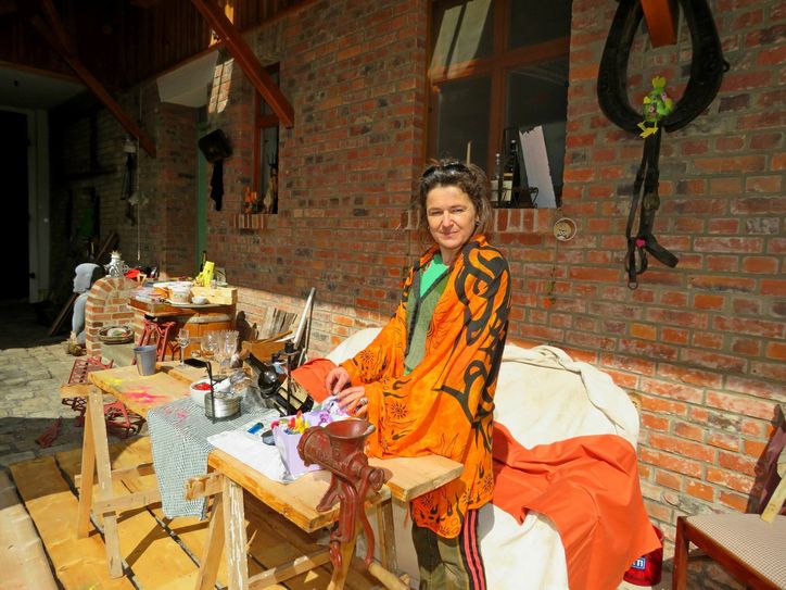 Sindy Leinweber freut sich auf die Zukunft. Momentan laufen die Vorbereitungen für eine baldige Eröffnung des »Sonnenhofes« in Bröthen. Foto: Silke Richter
