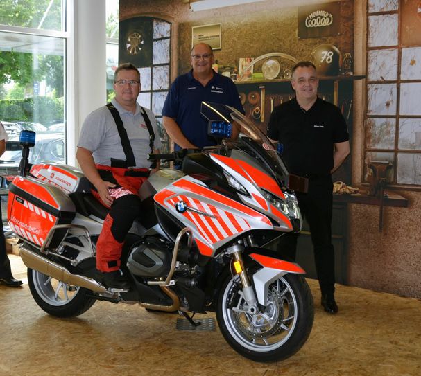 René Thinius (li.) gehört zur Motorradstaffel Johanniter Dresden. Foto: Johanniter/Wunderlich