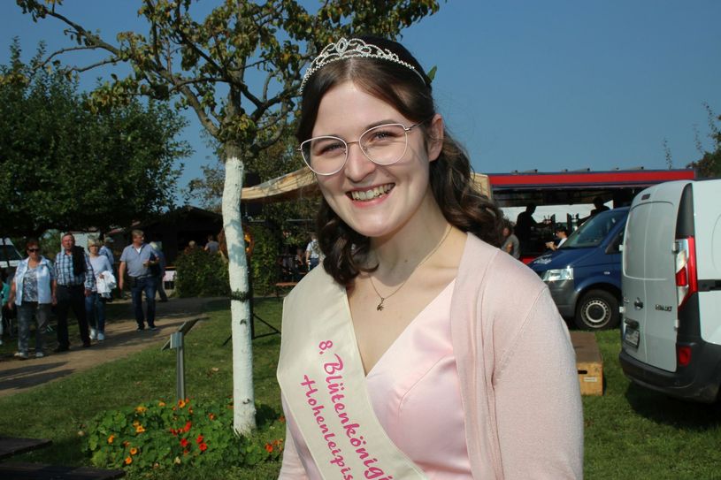 Pflichttermin für Paula Marie Krausch. Die Hohenleipischer Blütenkönigin amtiert nun schon seit 2018.