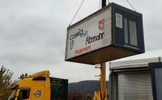 Nach rund 600 Kilometer Fahrt kamen die beiden Container aus Coswig in Altenahr an.