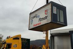 Nach rund 600 Kilometer Fahrt kamen die beiden Container aus Coswig in Altenahr an.