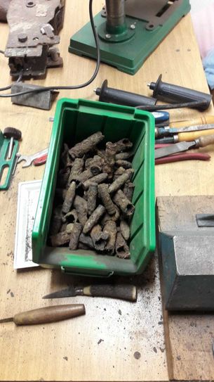 Die in der Werkstatt sichergestellte Munition. Foto: Polizei