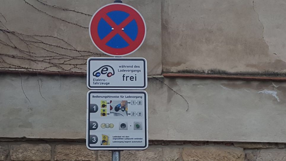In Meißen darf man kostenlos parken während des Ladevorgangs. Foto: Geyer