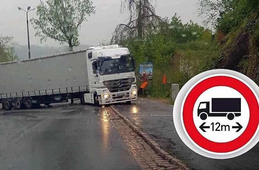 Immer wieder kommt es an der Plossenauffahrt mit besonders langen Lastern zu gefährlichen Situationen. Sie schaffen die steile und scharfe Plossenkurve nicht, ohne die Gegenfahrbahn oder sogar den Gehweg mit zu benutzen - eine Gefahr für alle anderen Verkehrsteilnehmer. Jetzt wird die Durchfahrt bergauf auf 12 Meter lange Laster beschränkt. Allen anderen müssen eine Umleitung in Kauf nehmen.