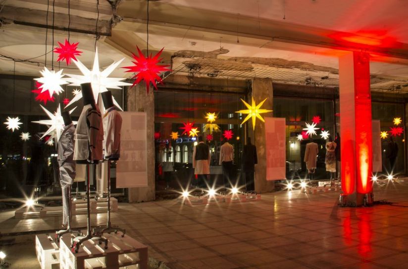 Momentan wird im Kaufhaus eine Ausstellung mit Arbeiten von Studenten der Fakultät „Angewandte Kunst Schneeberg“ der westsächsischen Hochschule Zwickau gezeigt. Foto: gla, Kaufhaus