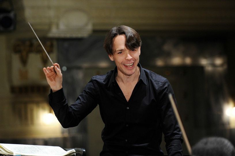 Evan Christ, Generalmusikdirektor des Staatstheaters Cottbus, ist am 21. Januar erster Gast im neuen Jahr bei der Veranstaltungsreihe "Lausitzer Leuchttürme". Foto: Marlies Kross