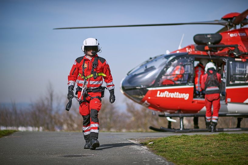 Symbolbild. Die schwerverletzte Fahrerin wurde mit einem Rettungshubschrauber abtransportiert.