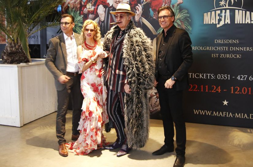 Musiker und Regisseur Guido Gentzel (»The Firebirds«), Choreografin und Tänzerin Yana Lutsiv, der »Pate« Bert Callenbach und Veranstalter Mirco Meinel (v.l.n.r.) freuen sich auf die Premiere der Show. Foto: Mutschke