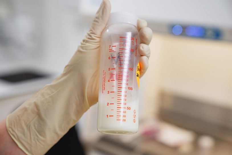 Muttermilch ist nach wissenschaftlichen Erkenntnissen grundsätzlich die gesündeste Ernährung für Neugeborene und kleine Säuglinge.