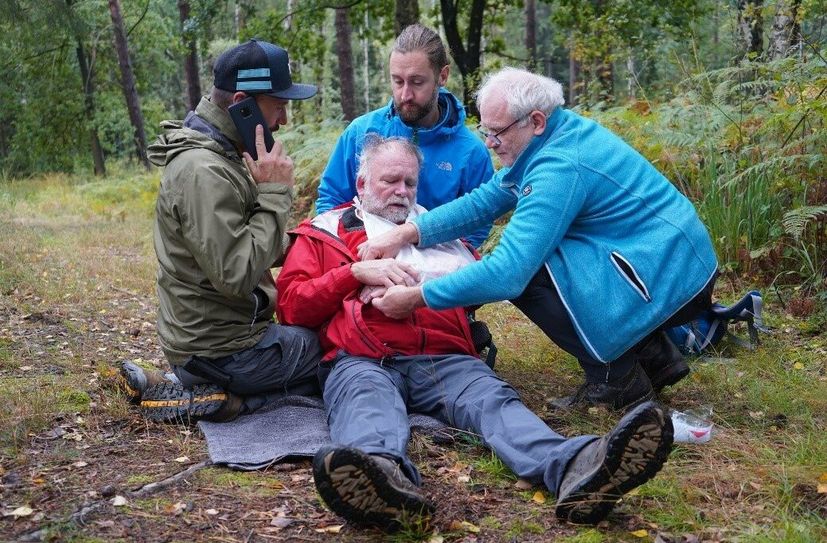 Was tun, wenn beim Wandern der Kreislauf schlappmacht oder ein Unfall passiert? Dafür haben die Johanniter jetzt einen Outdoor-Erste-Hilfe-Kurs im Angebot.