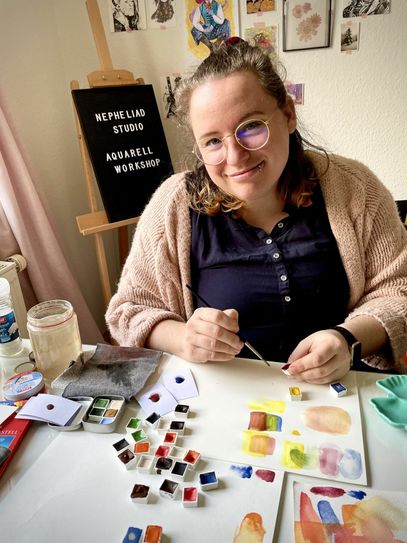 Anne-Ailine Krause ist  gestaltungstechnische Assistentin Medien/Kommunikation und hat Anglistik sowie Kunstgeschichte studiert. Mit ihrem Nepheliad Studio hat sie sich am 1. April selbstständig gemacht.       Foto: privat