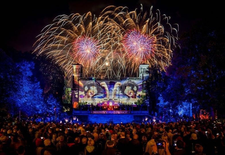 Feuerwerk mit Vollmond, ohne Regen: Besser geht's nicht. Foto: M. Schmidt