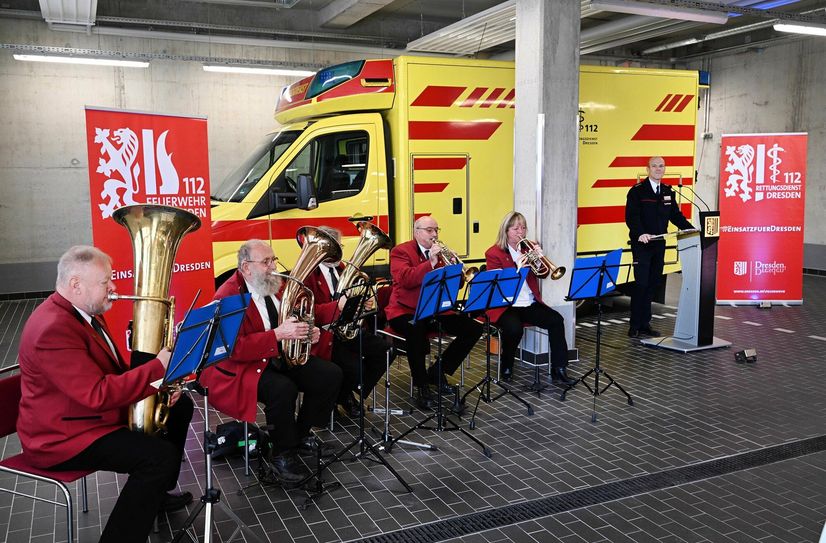 Das Blasorchester der Feuerwehr bringt zur Eröffnung ein Ständchen, bevor hier die Sirenen den Ton angeben.