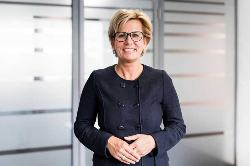 Ministerin Barbara Klepsch beantwortet unsere Fragen zur Problematik »Wie krank ist unser Gesundheitssystem«. Sie haben eine Folge verpasst oder wollen einen Leserbrief zur Thematik lesen? Dann schauen Sie einfach unter www.wochenkurier.info  (Suche: krankes-gesundheitssystem). Hier finden Sie die Kontaktadressen für ihre Leserpost. Foto: SMS