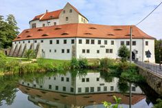 Das Schloss Klippenstein in Radeberg hält im April ein abwechslungsreiches Programm bereit.   Foto: Matthias Stark