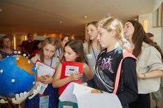 Die Kinderjury des 8. Wettbewerbs um den Kinderkunstpreis in Meißen.