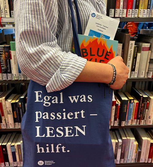 Lesekreis-Tasche mit Inhalt.