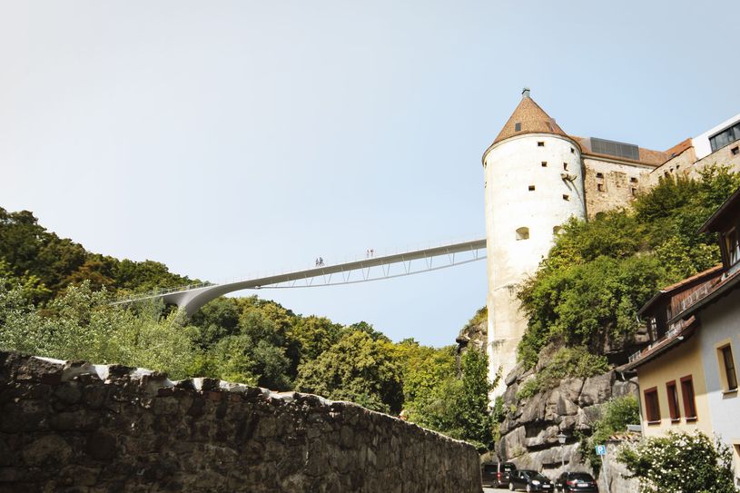 So könnte der Blick unterhalb einer möglichen Spreebrücke aussehen. Eine Visualiserung hat das Planungsbüro schlaich bergermann partner erstellt.