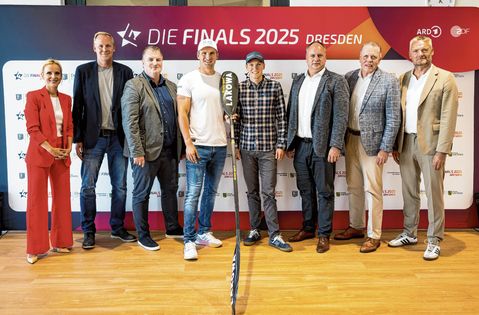 ZDF-Moderatorin Katja Streso, Stefan Baur (ZDF-Programmchef), Axel Balkausky (ARD-Sportkoordinator), Tom Liebscher-Lucz (Kanu-Olympiasieger 2024), Lasse Rührs (Triathlon-Olympiasieger 2024), Oberbürgermeister Dirk Hilbert, Jörg Brokamp (Sprecher Spitzensportverbände) und Hagen Boßdorf (Geschäftsführer Finals, v.l.n.r.) fiebern den Finals 2025 in Dresden entgegen.