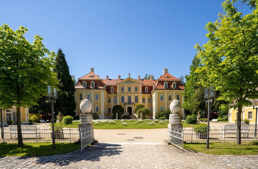 Auf dem Rammenauer Schlossgelände startet am 15. Juni die beliebte Schlossrundfahrt.