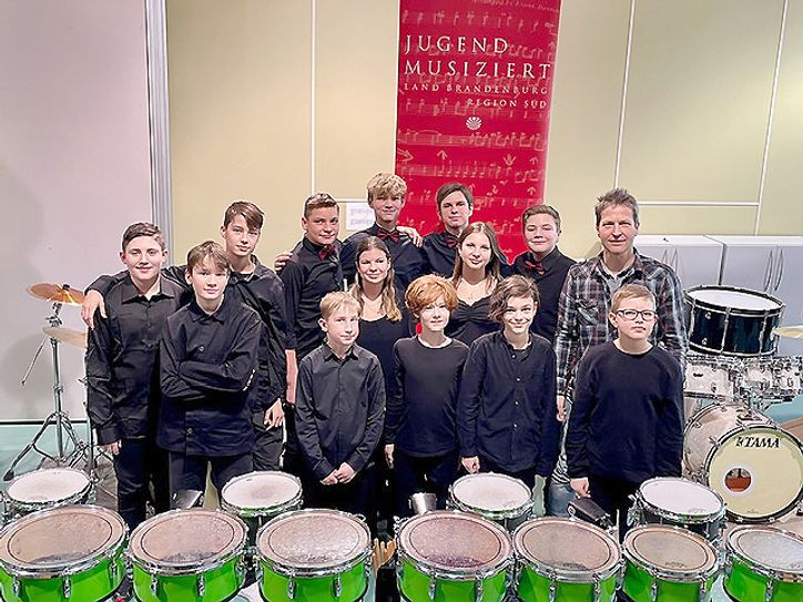 Die Weberknechte und weitere Schlagzeugerbestreiten am 27. April das 16. Percussion in Concert in Finsterwalde.  Foto: LKEE/KMKS/MADER
