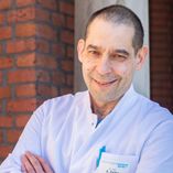 "Eine gute Versorgung der älteren Bevölkerung ist essenziell für unsere Region", betont Prof. Dr. med. Stefan Zeller, Chefarzt der Klinik für Innere Medizin II und Geriatrie am Klinikum Görlitz.