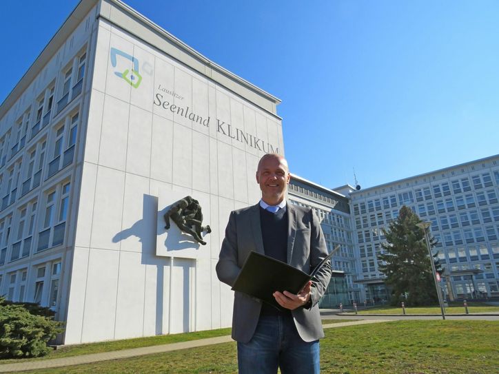 Mirko Papenfuß ist der neue Geschäftsführer des Lausitzer Seenland Klinikums. Foto: Silke Richter