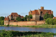 Die Marienburg war von 1309 bis 1454 Sitz der Hochmeister des Deutschen Ordens im Deutschordensstaat.