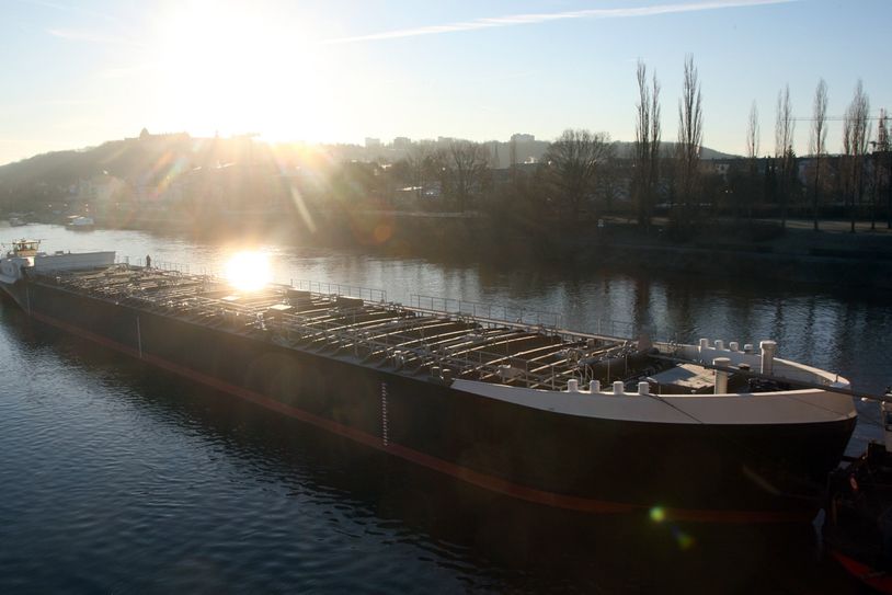 Der Tanker aus der Nähe (in Pirna). Foto: D. Förster