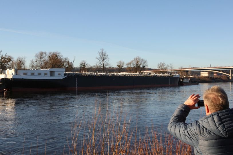 Der Kahn erreichte gegen 8 Uhr Pirna. Foto: D. Förster