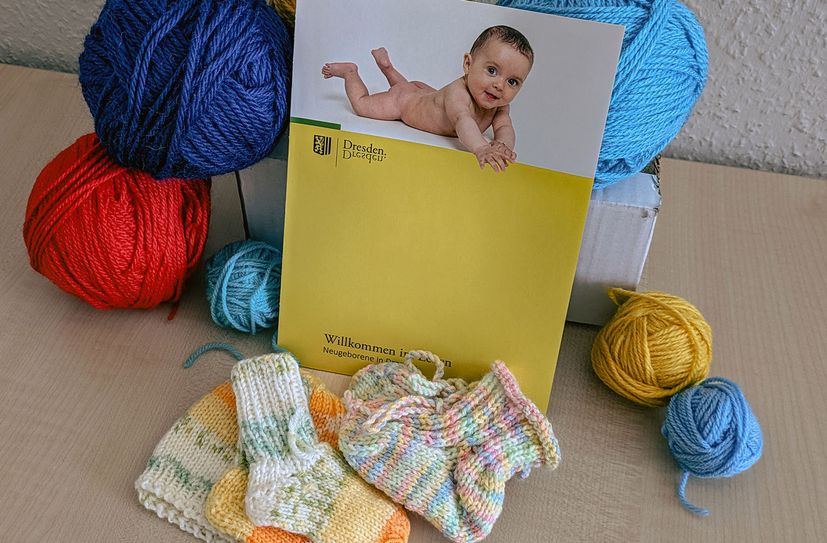 Aus Wollspenden sollen Babysöckchen werden.