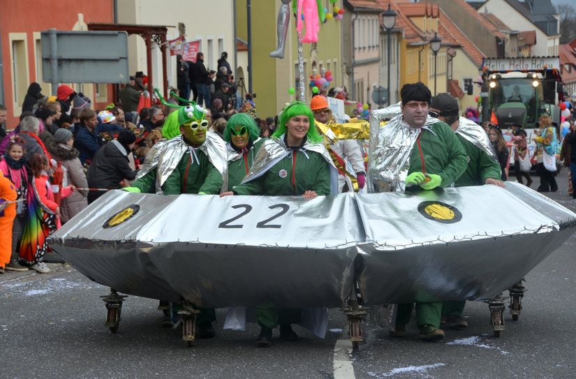 Straßenumzug in Strehla ist seitb Jahren ein Publikumsmagnet.