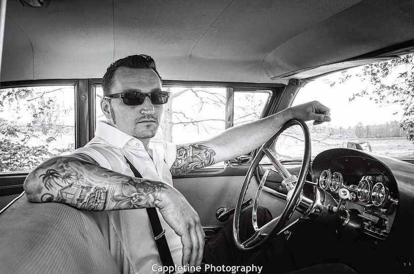 Kai Steffen würde mit seiner Kleidung und seiner Frisur auch in das Nachkriegs-Amerika passen. Nicht umsonst nennt man ihn immer wieder mal scherzhaft „Elvis“. Foto: Cappletine Photography