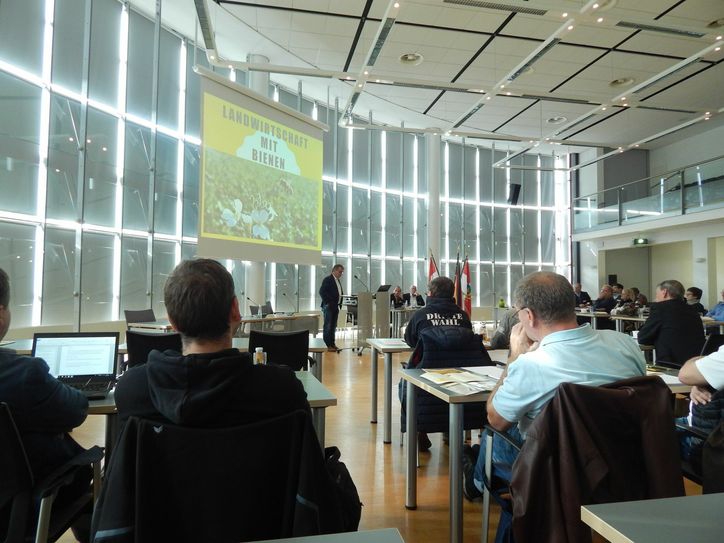 Landwirte und Imker sprachen über die aktuelle Problematik der Bienengesundheit und suchten nach geeigneten Lösungen. Foto:Dany Dawid