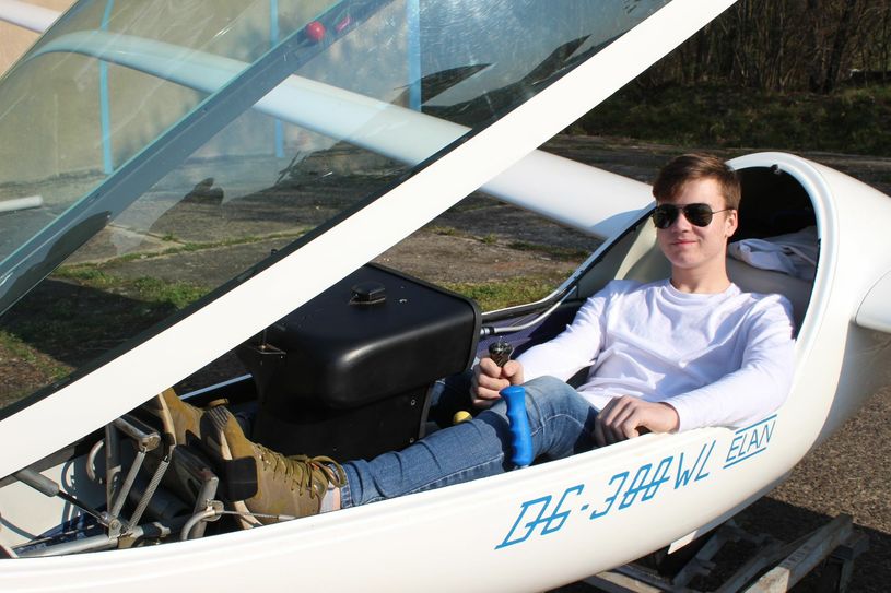 Maximilian Nüstedt im neuen Leistungssegelflugzeug Typ DG300. Foto: Keil