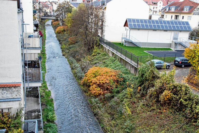 Toller Ausblick von Balkon oder Terrasse auf die Triebisch. Foto: Farrar