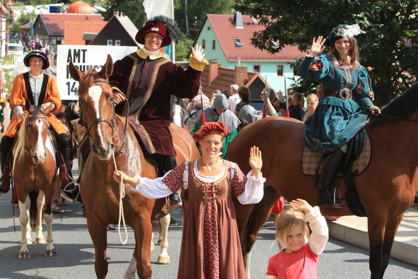 Höhepunkt in Hohnstein ist am Sonntag der Festumzug. Hier ein Bild aus 2013. Foto: D. Förster
