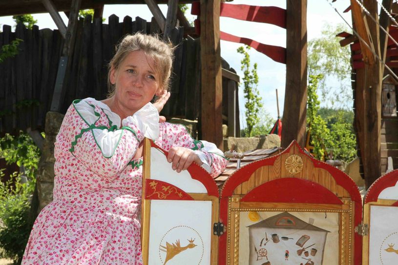 Kerstin Otto, die beste Märchenerzählerin Deutschlands, ist in der Erlebniswelt Steinreich zu Gast. Foto: PR