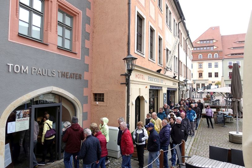 Am Sonnabend startete der Vorverkauf am Tom Pauls Theater in Pirna. Foto: Daniel Förster