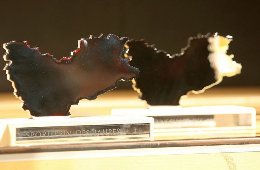 Die erfolgreichsten Nachwuchs-Athleten erhalten einen Edelstahl-Pokal mit den Umrissen des Landkreises. Foto: D. Förster