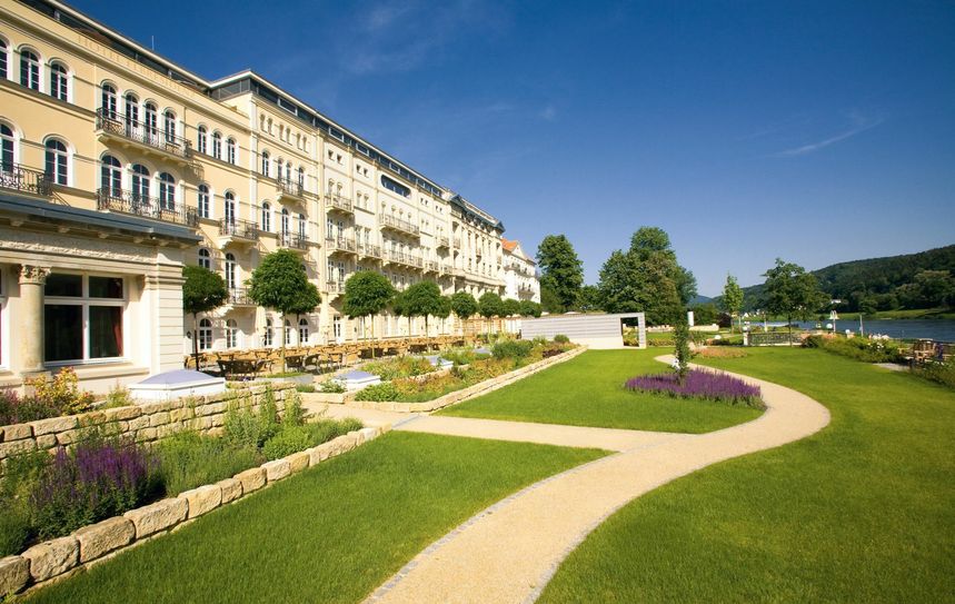 Blick auf das Hotel Elbresidenz von der Elbe aus.  Foto: Archiv