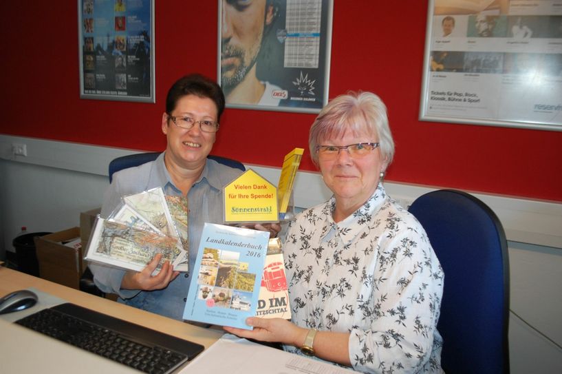 Kornelia Rost und Monika Böhme (v. li.) lesen unseren Kunden (fast) jeden Wunsch von den Augen ab.         Foto: Wo