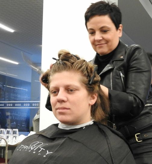 Helen (32) hat erst seit einer Woche wieder eine eigene Wohnung in Dresden, sie lebte zuvor "überall" bei Bekannten.