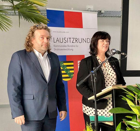 Christine Herntier (re.) und Torsten Pötzsch (li.) sind die Sprecher der LAUSITZRUNDE. Foto: Tudyka.PR