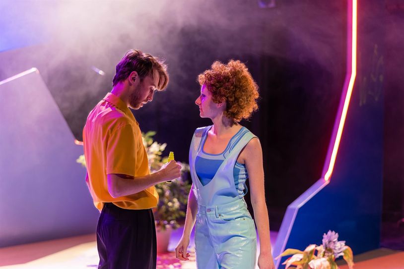 Szenenfoto mit Torben Appel (Werther) und Nathalie Schörken (Lotte)