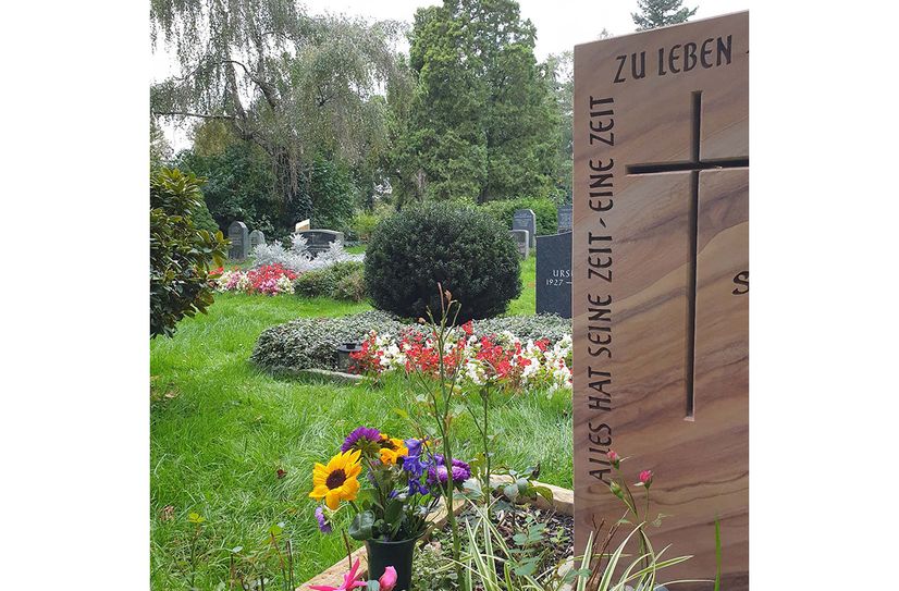 Auf dem Striesener Friedhof.