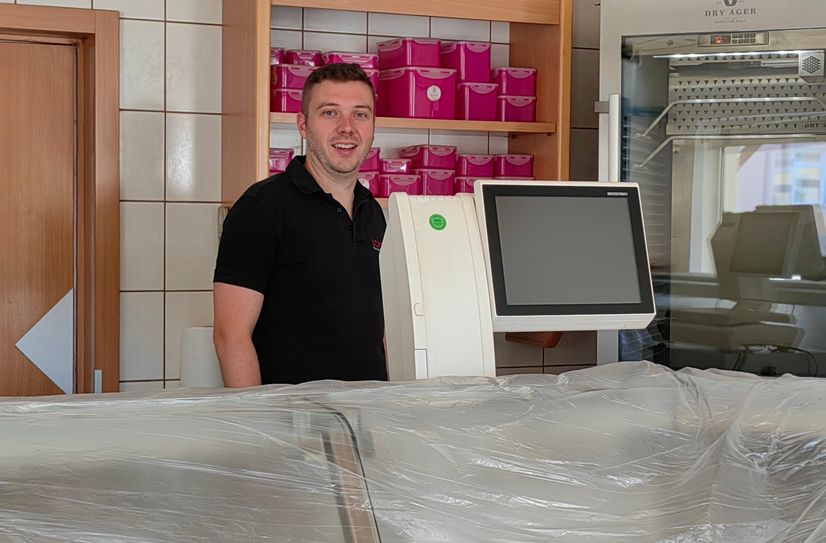 Noch ist die Ladentheke verhüllt. Am 8. August öffnet an der Dresdner Straße 60 die neue Fleischerei.