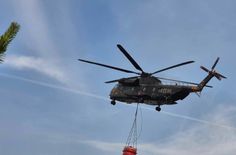 Bundeswehr löscht auch von oben.