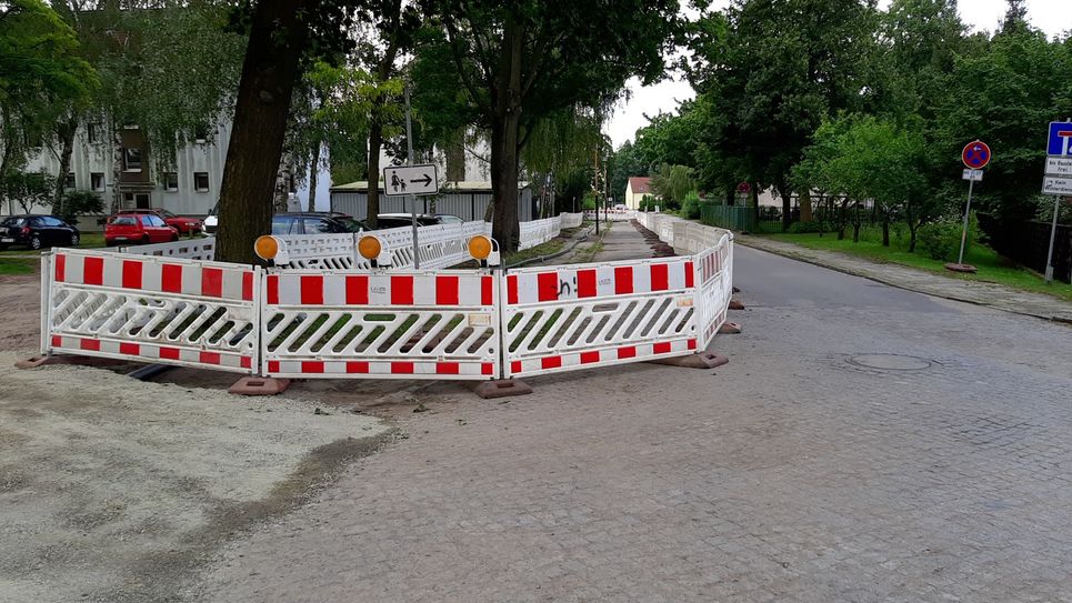 Im Zuge der Havarie in der Blumenstraße im Juli 2024 erfolgt ab dem 30. September die Beseitigung der Havarie und Neuverlegung des Regenwasserkanals. Es ist mit Einschränkungen zu rechnen.