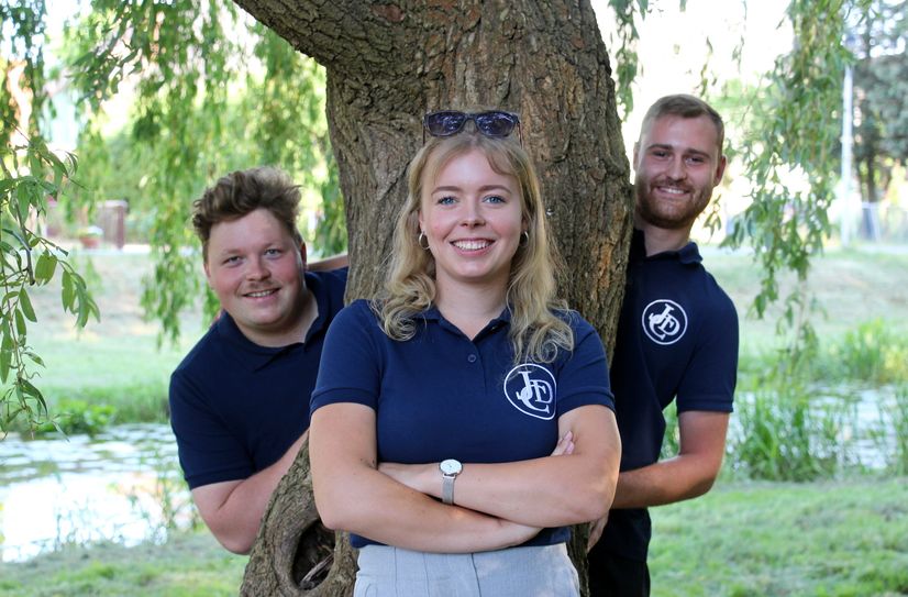 Der Vereinsvorsitzende Dennis Bilik (l.), Denise Schreiber und Simon Naumann gehören zum Vorstand des Jugendclubs und freuen sich auf den bevorstehenden Dorfrock.